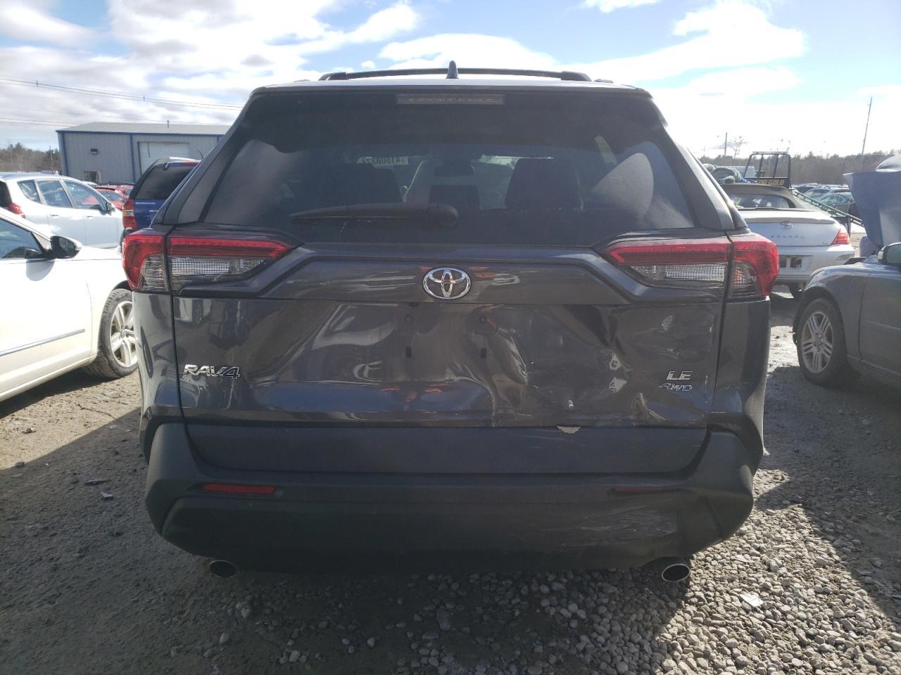 2021 TOYOTA RAV4 LE - Фото 6