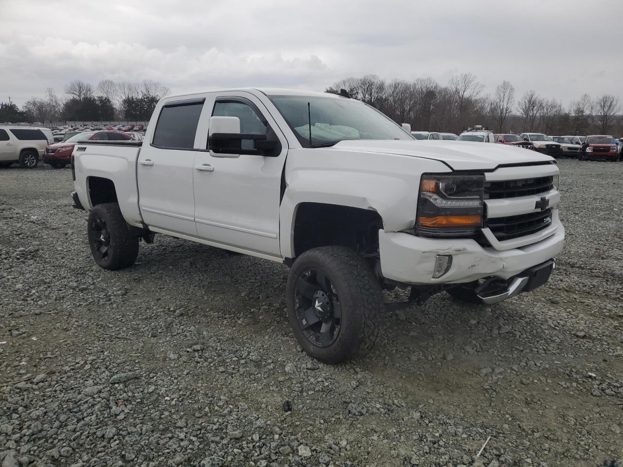 2017 CHEVROLET SILVERADO - Image 4