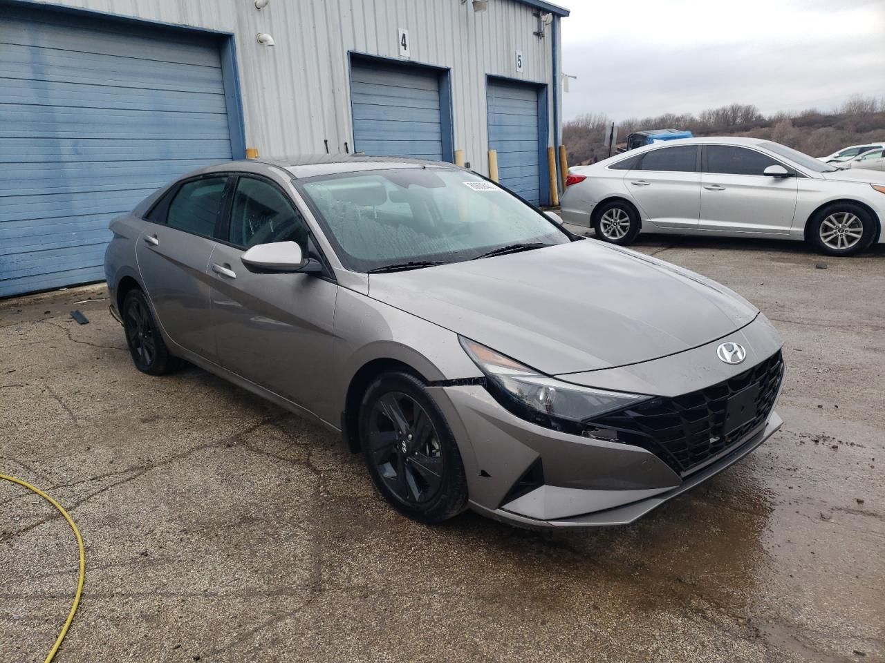 2022 HYUNDAI ELANTRA SE - Фото 4