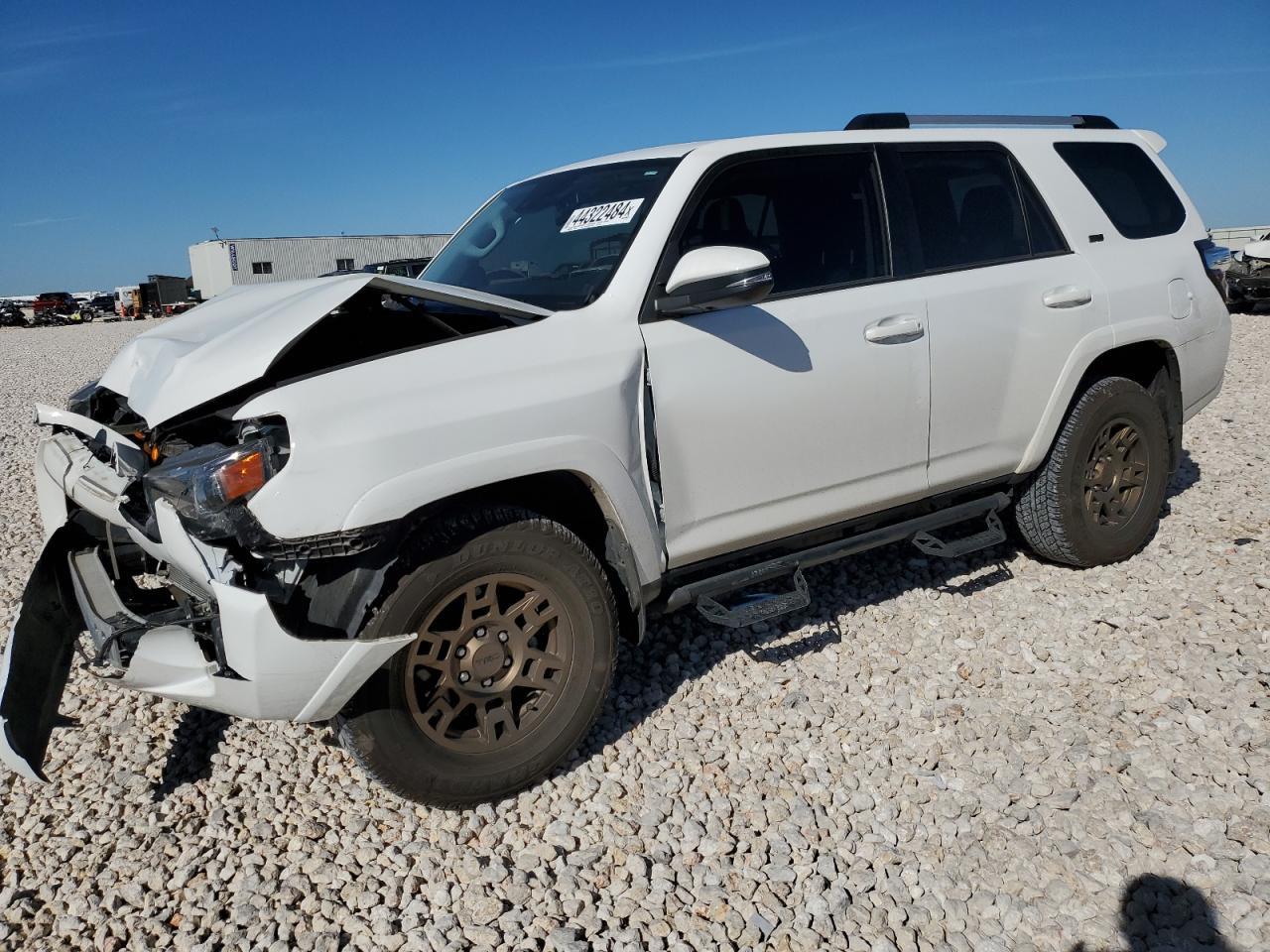 2022 TOYOTA 4RUNNER SR