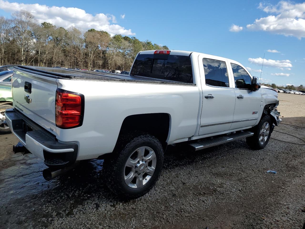 2017 CHEVROLET SILVERADO - Image 3