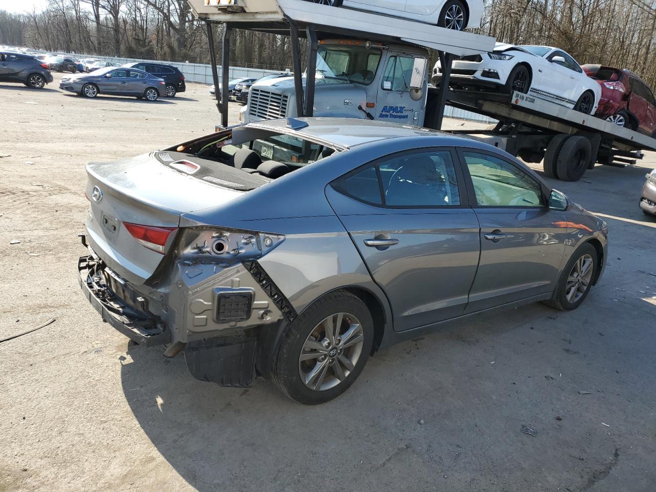 2018 HYUNDAI ELANTRA SE - Фото 3