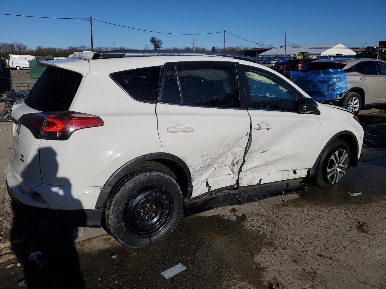 2018 TOYOTA RAV4 LE - Фото 3