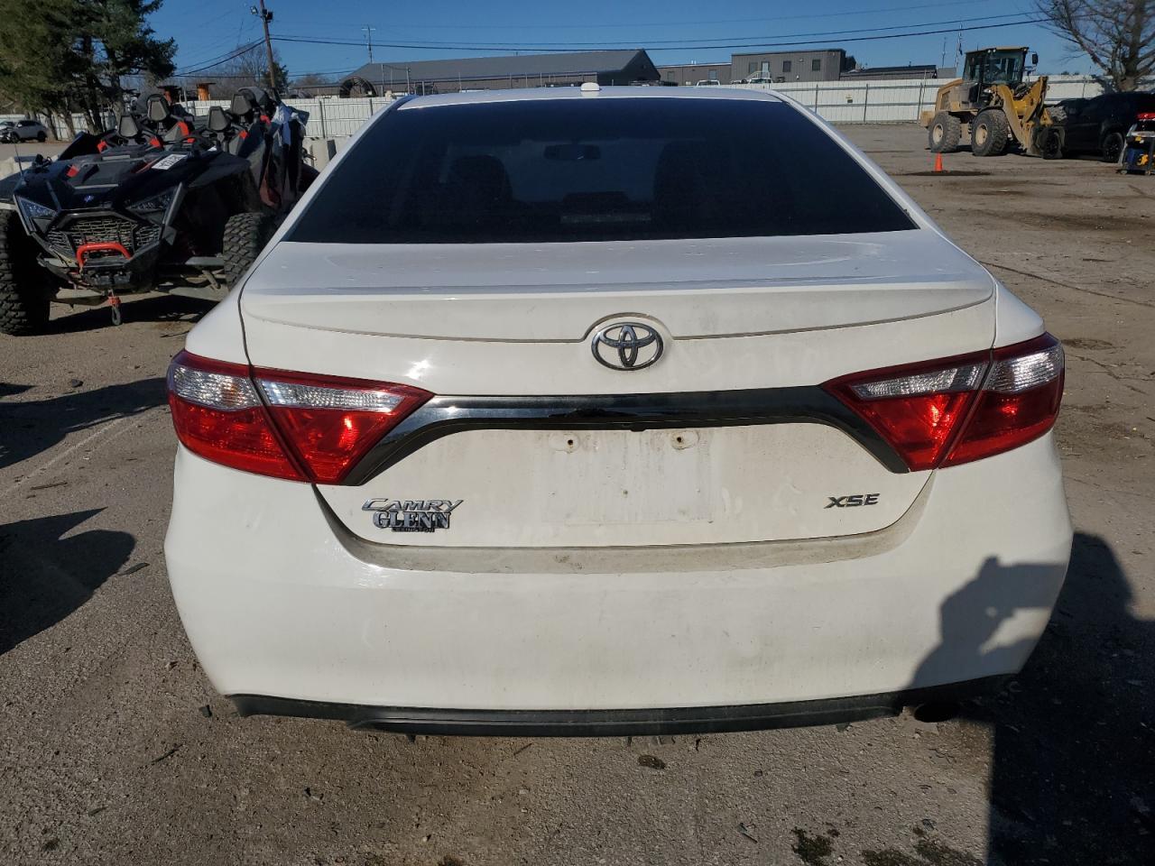 2016 TOYOTA CAMRY LE - Фото 6