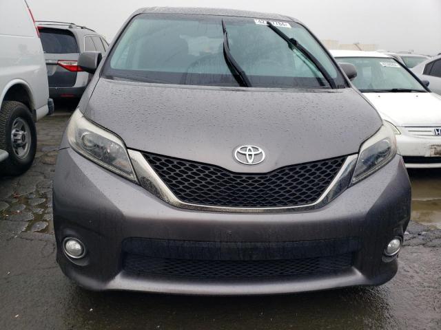 2017 Toyota Sienna Se - Фото 5