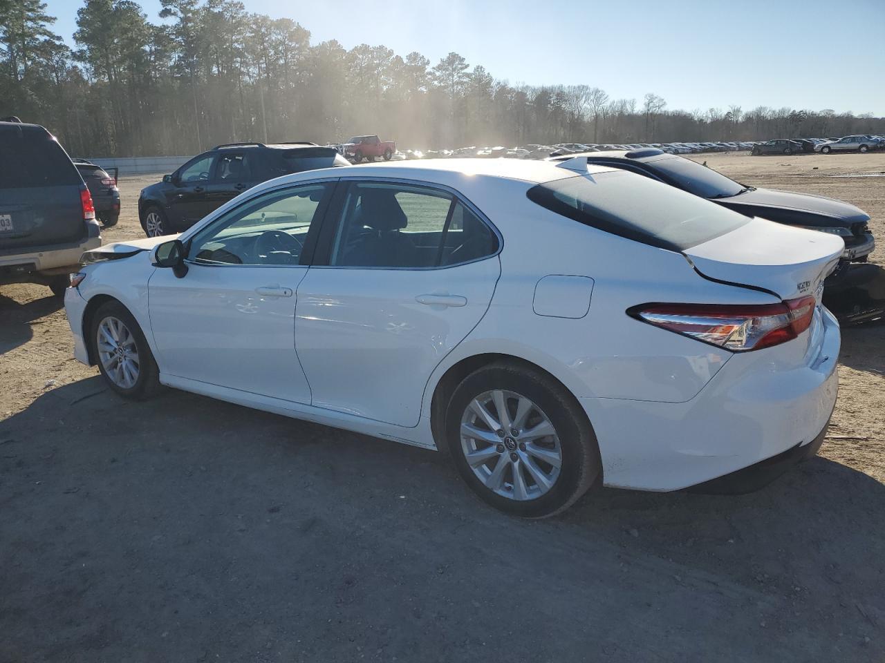 2020 TOYOTA CAMRY LE - Фото 2