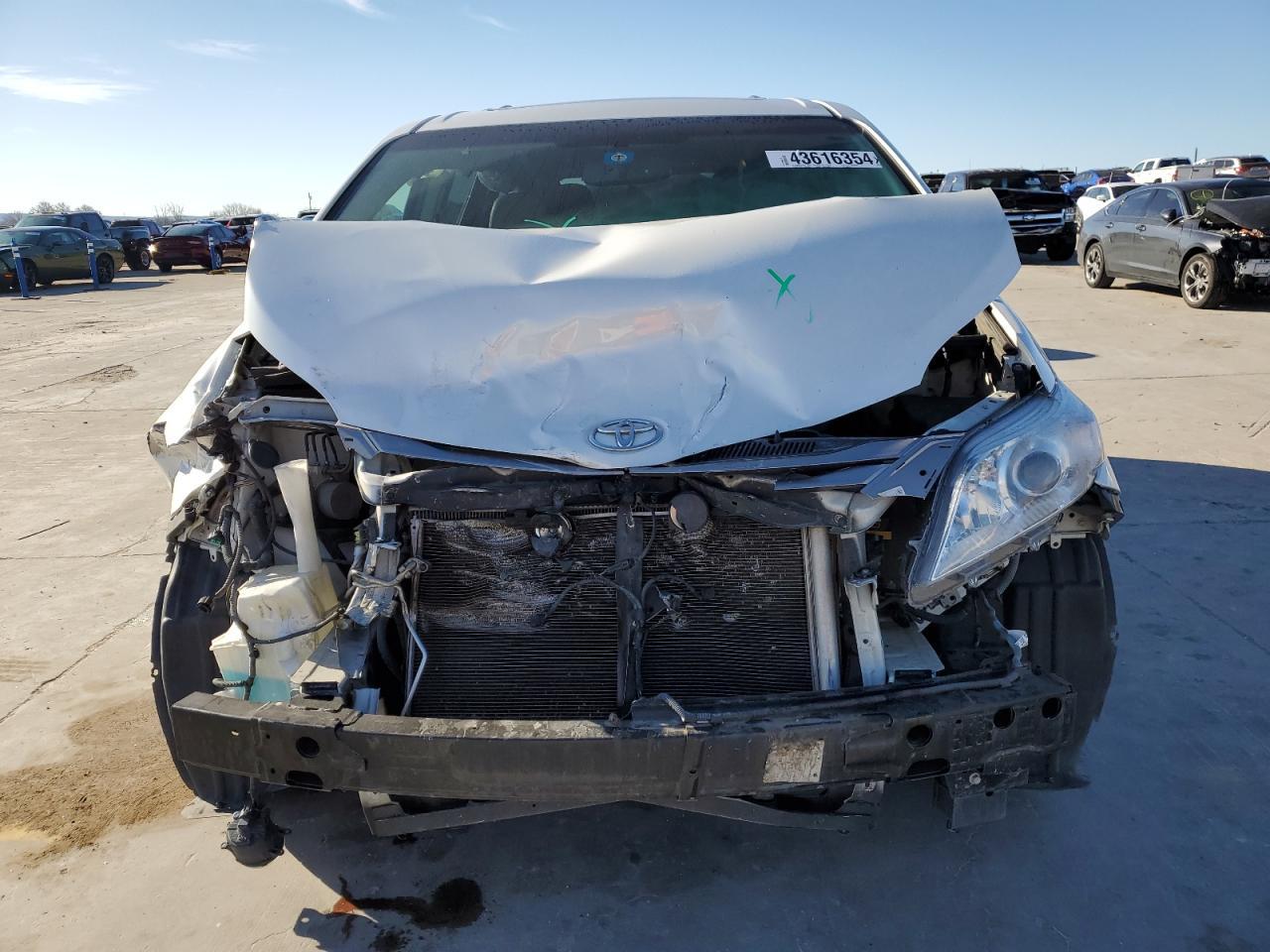 2015 TOYOTA SIENNA XLE - Фото 5