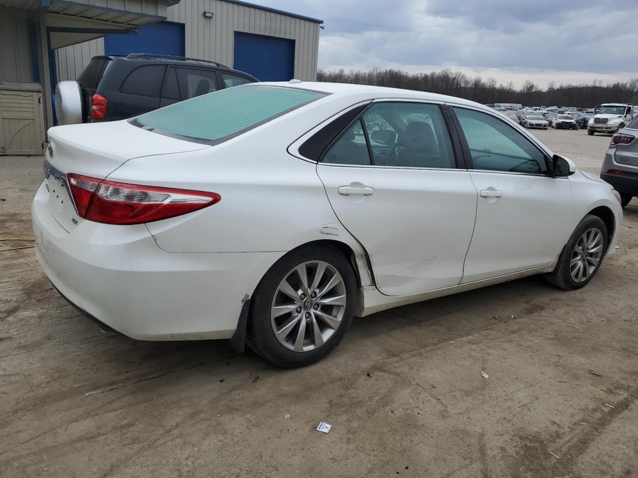 2016 TOYOTA CAMRY LE - Фото 3