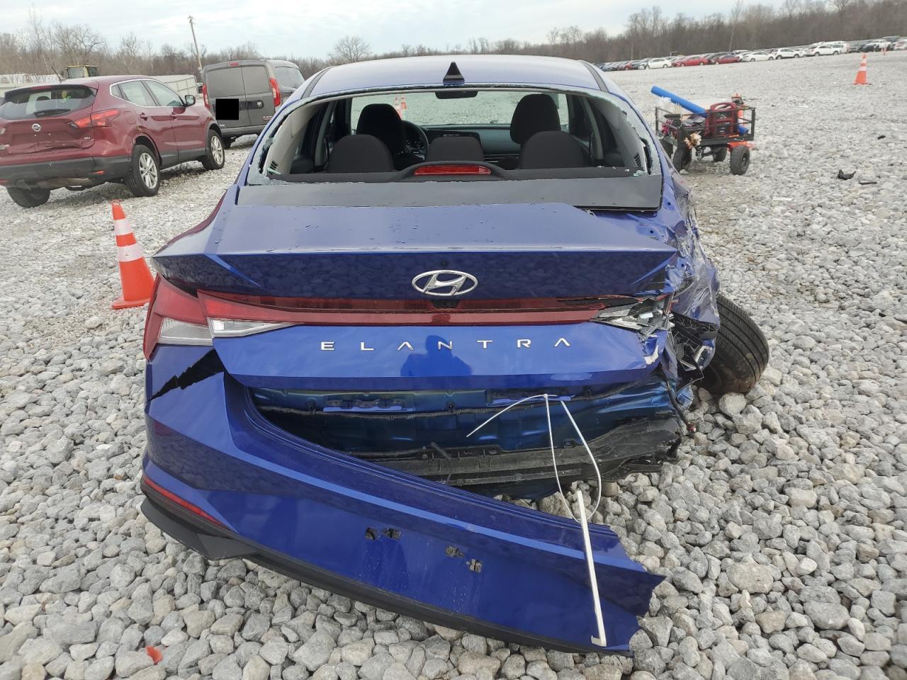 2023 HYUNDAI ELANTRA SE - Фото 6
