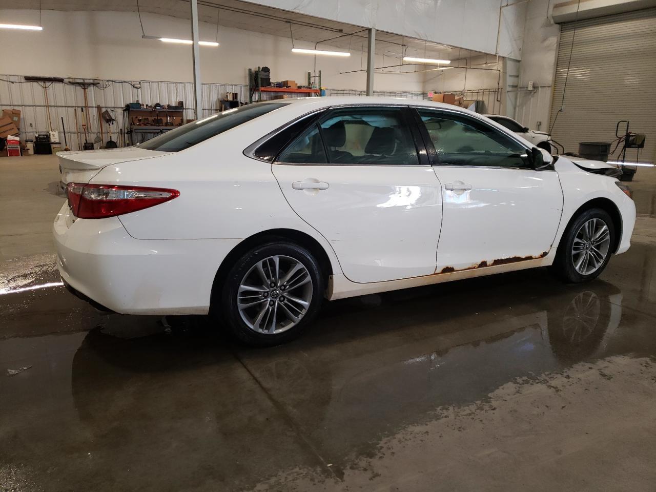 2016 TOYOTA CAMRY LE - Image 3