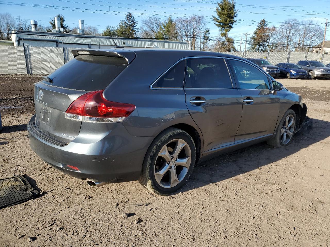 2013 TOYOTA VENZA LE - Image 3