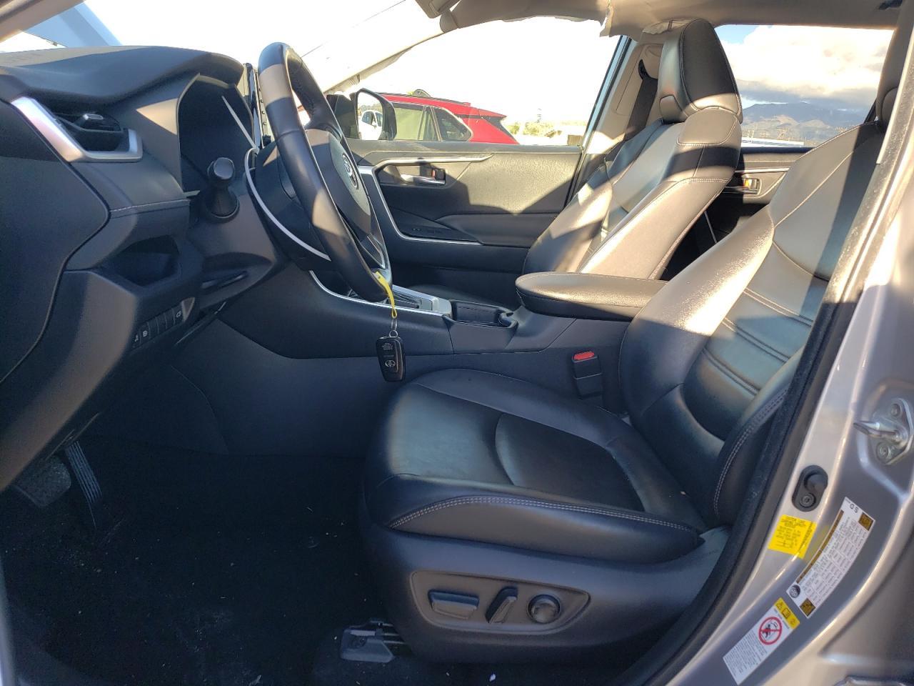 2019 TOYOTA RAV4 XLE P - Фото 7