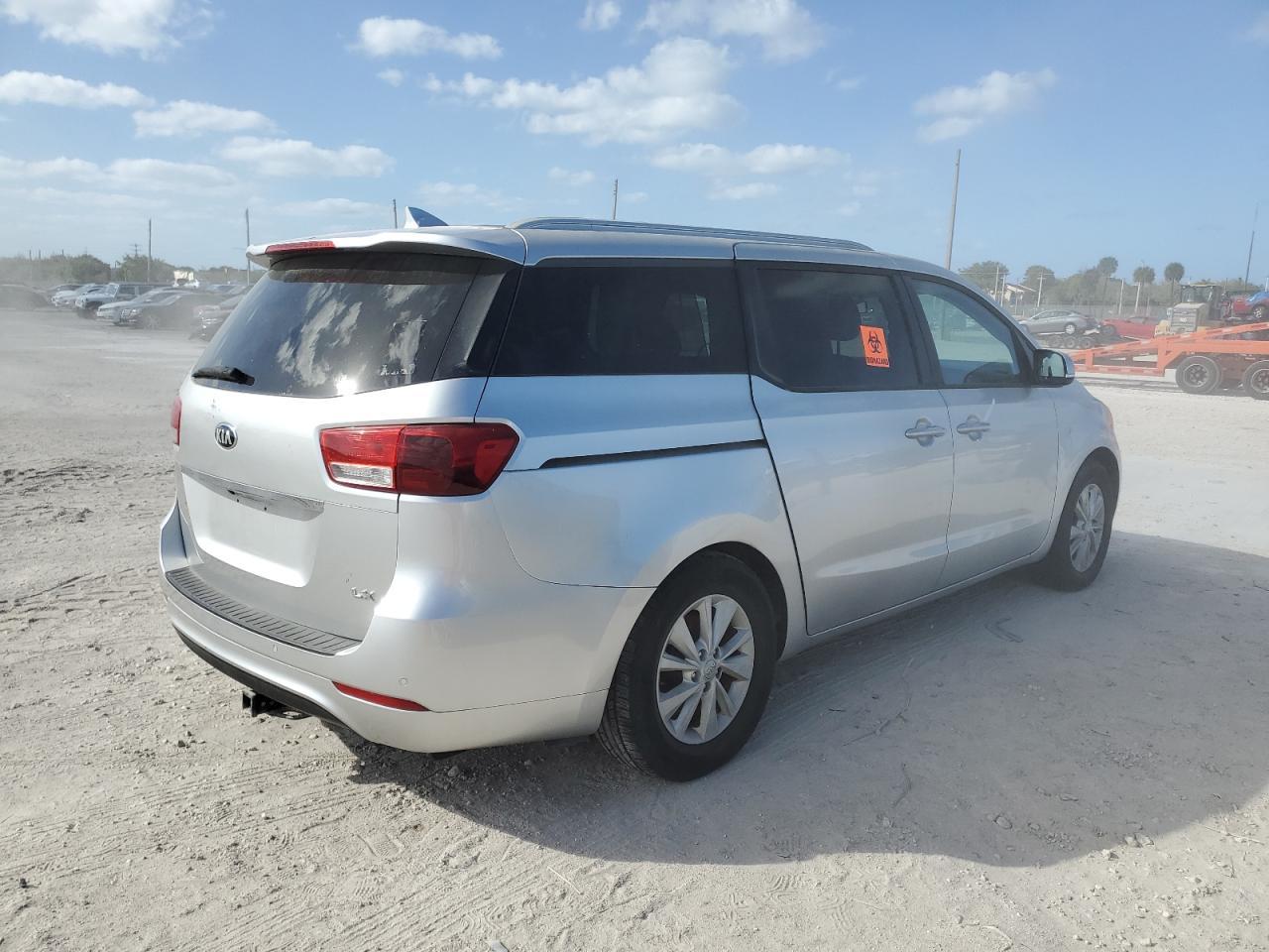 2016 KIA SEDONA LX - Фото 3