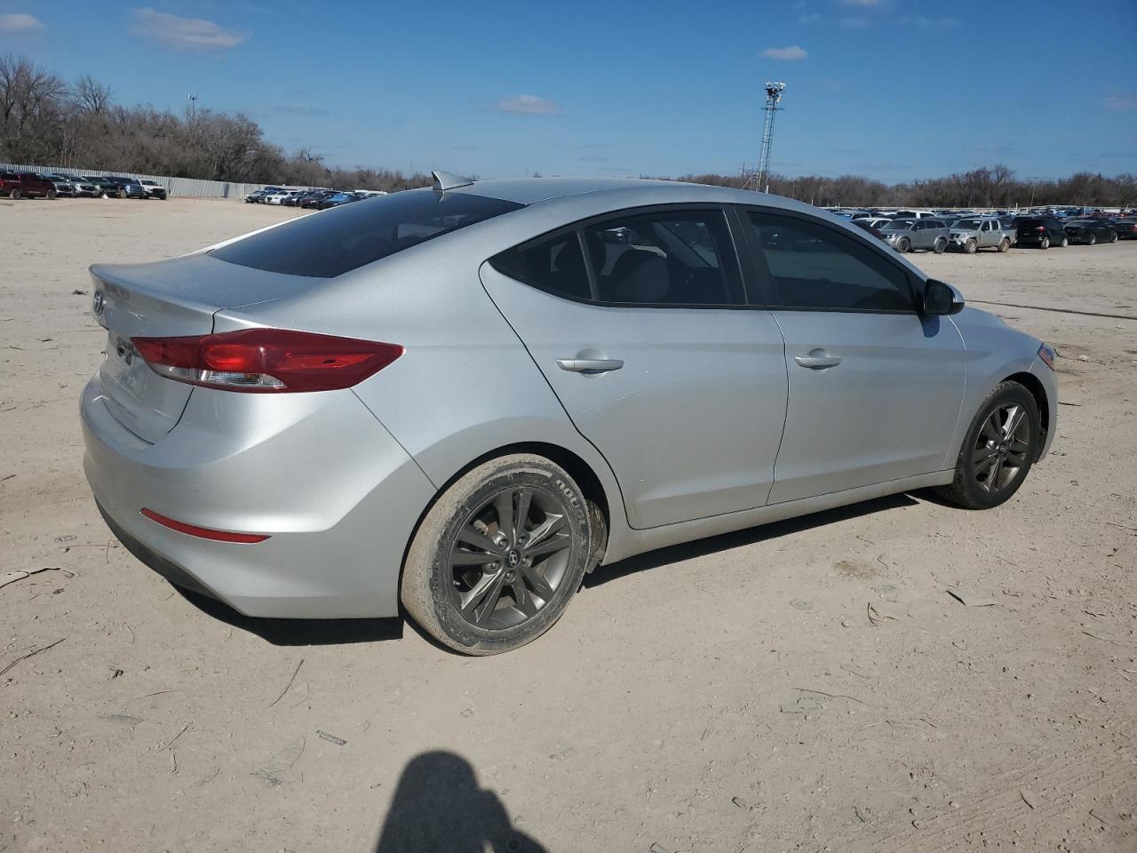 2018 HYUNDAI ELANTRA SE - Фото 3