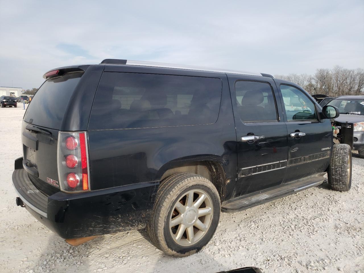 2012 GMC YUKON XL D - Image 3