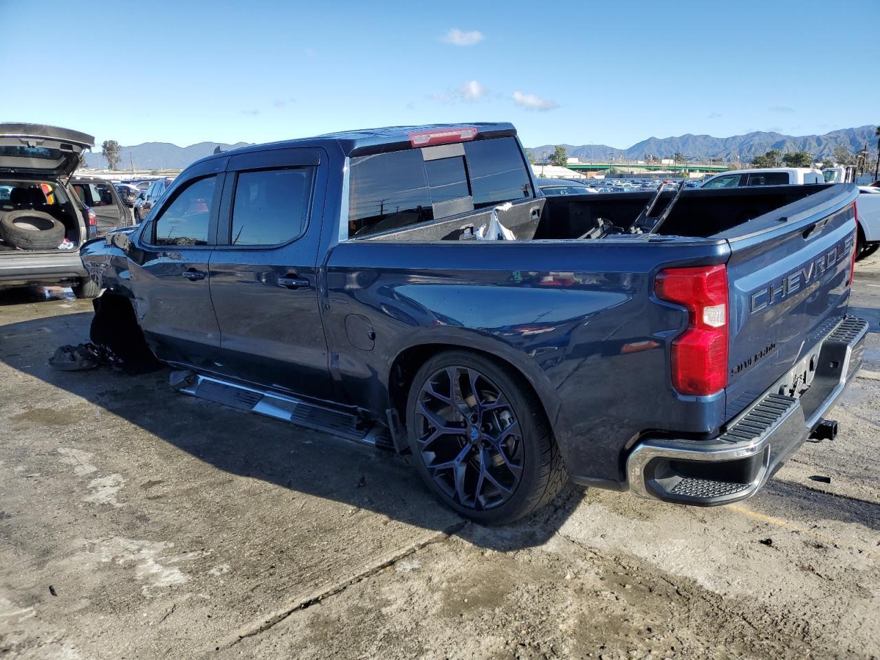 2019 CHEVROLET SILVERADO - Image 2