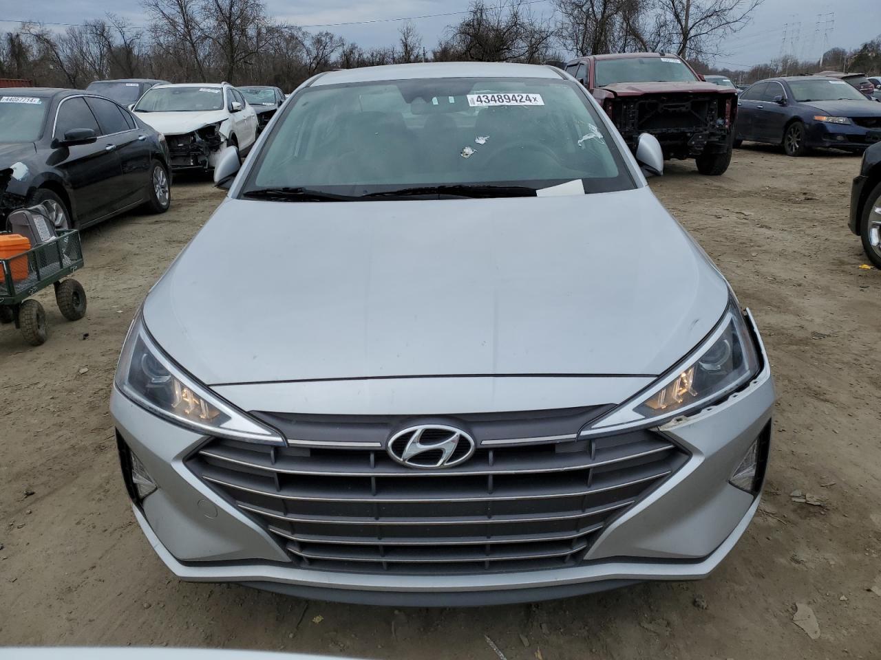 2019 HYUNDAI ELANTRA SE - Фото 5