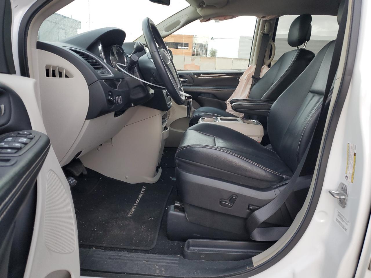 2014 CHRYSLER TOWN & COU - Фото 7