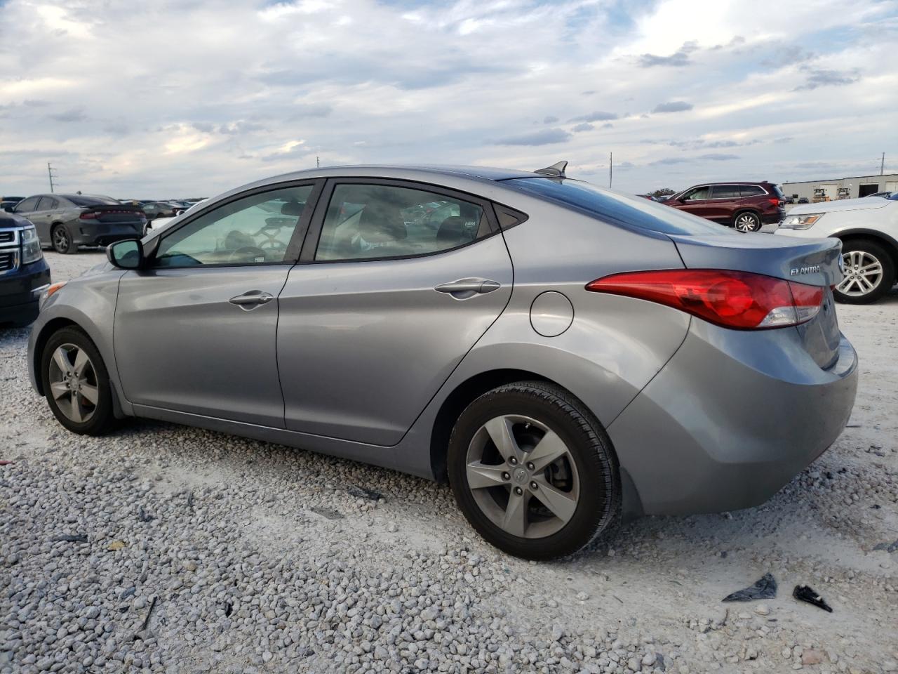 2013 HYUNDAI ELANTRA GL - Image 2
