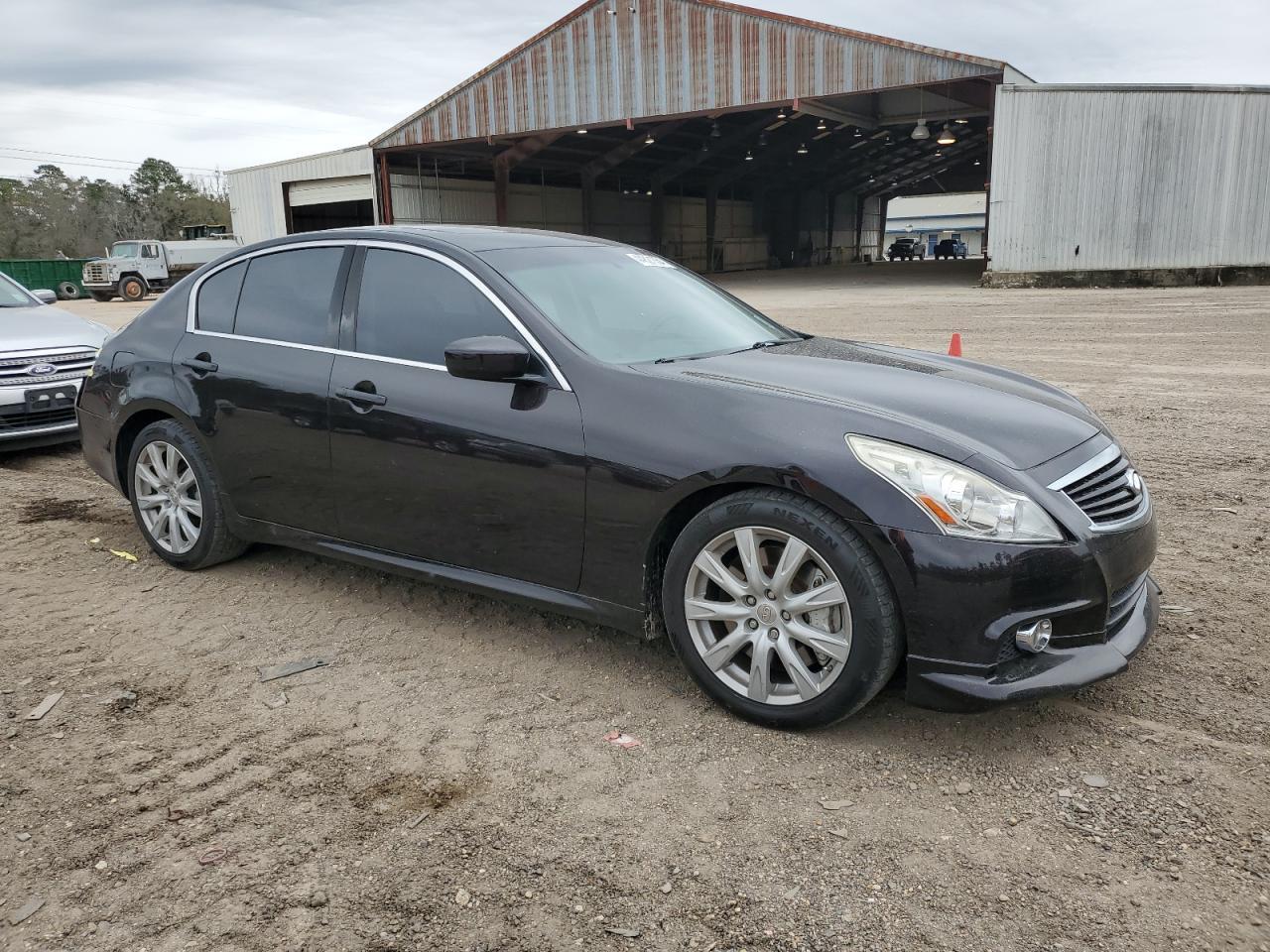 2011 INFINITI G37 BASE - Image 4