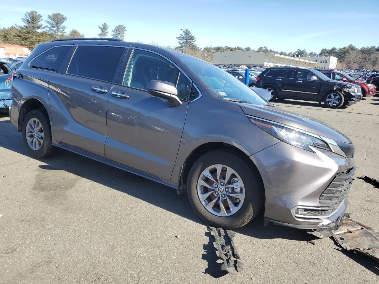 2023 TOYOTA SIENNA XLE - Фото 4