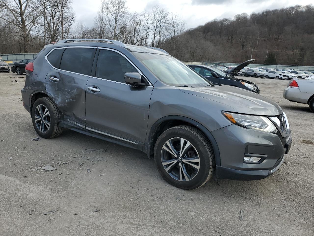 2017 NISSAN ROGUE SV - Image 4