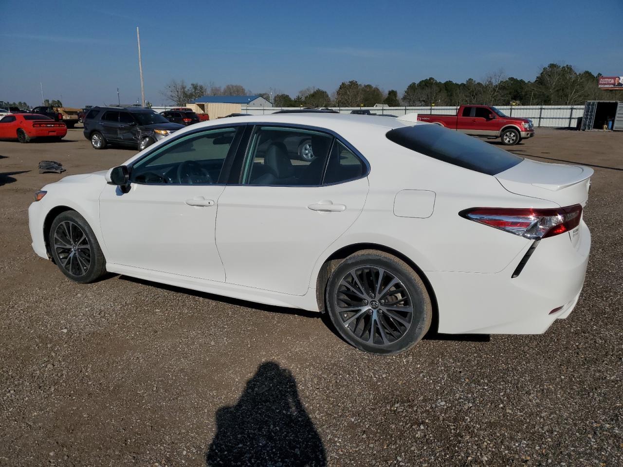2020 TOYOTA CAMRY SE - Image 2