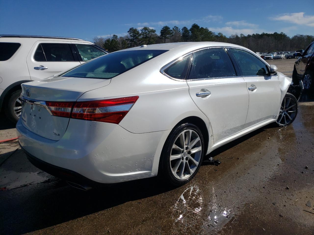 2015 TOYOTA AVALON XLE - Image 3