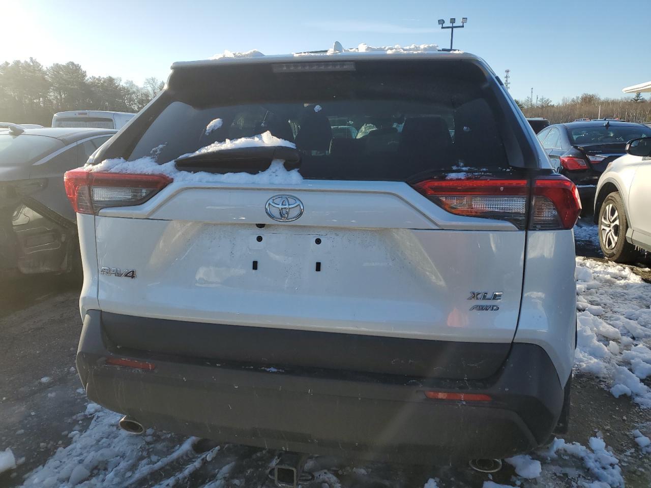 2024 TOYOTA RAV4 XLE P - Фото 6