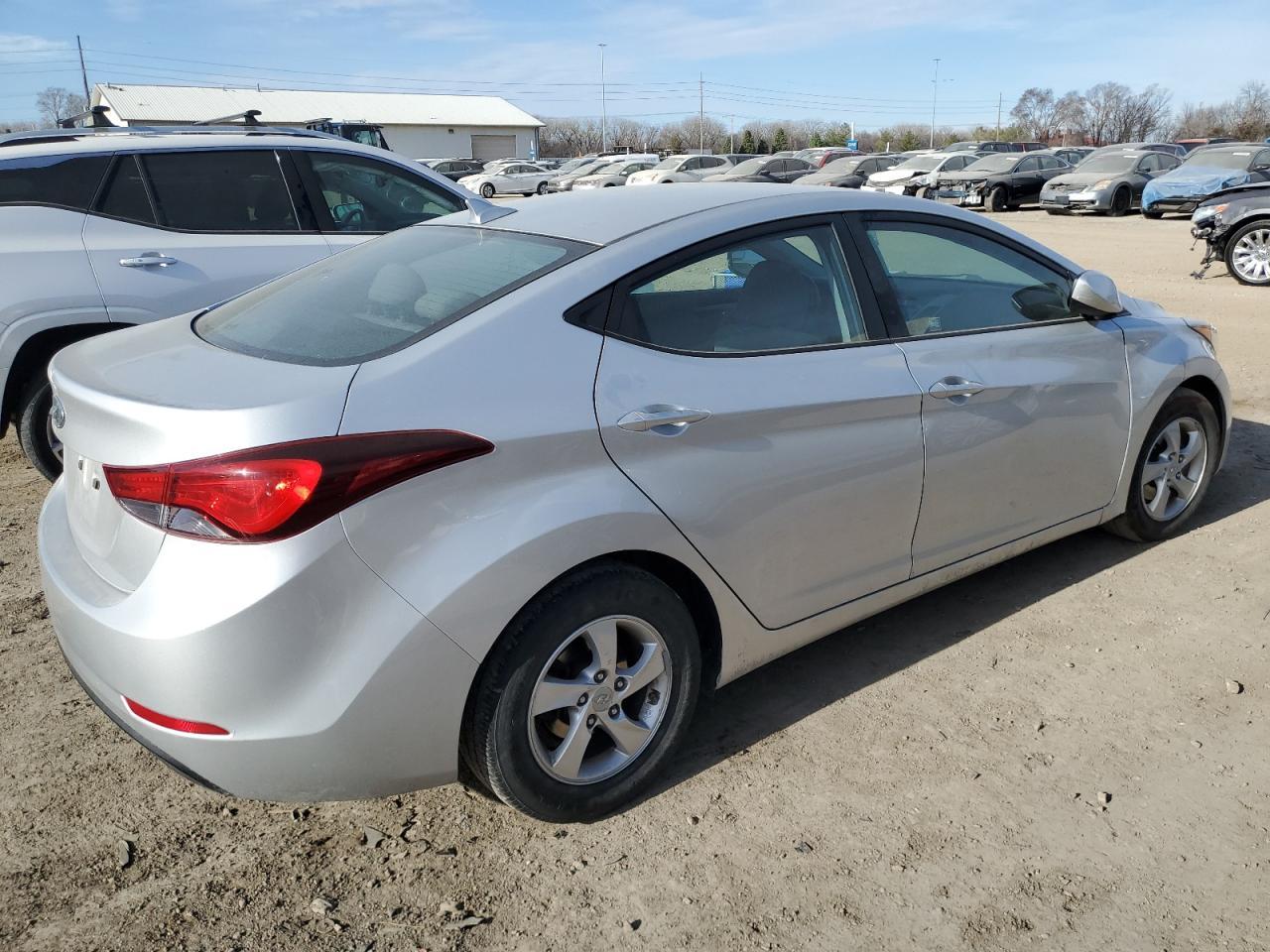 2015 HYUNDAI ELANTRA SE - Image 3