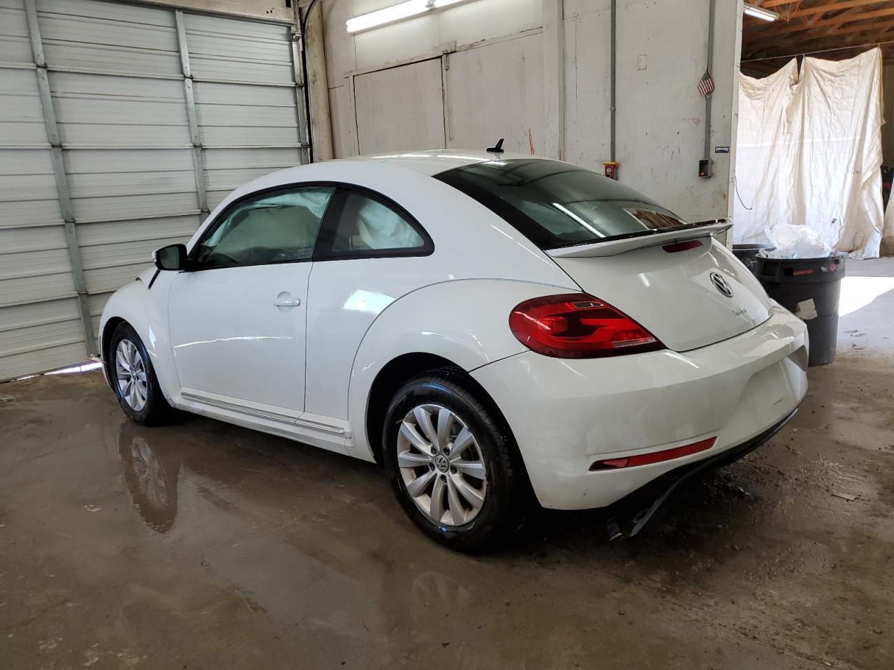 2019 VOLKSWAGEN BEETLE S - Фото 2