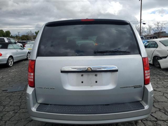 2010 Chrysler Town & Country Touring - Фото 6
