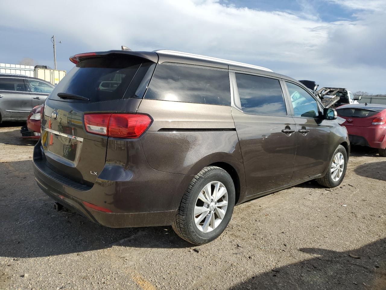 2017 KIA SEDONA LX - Image 3