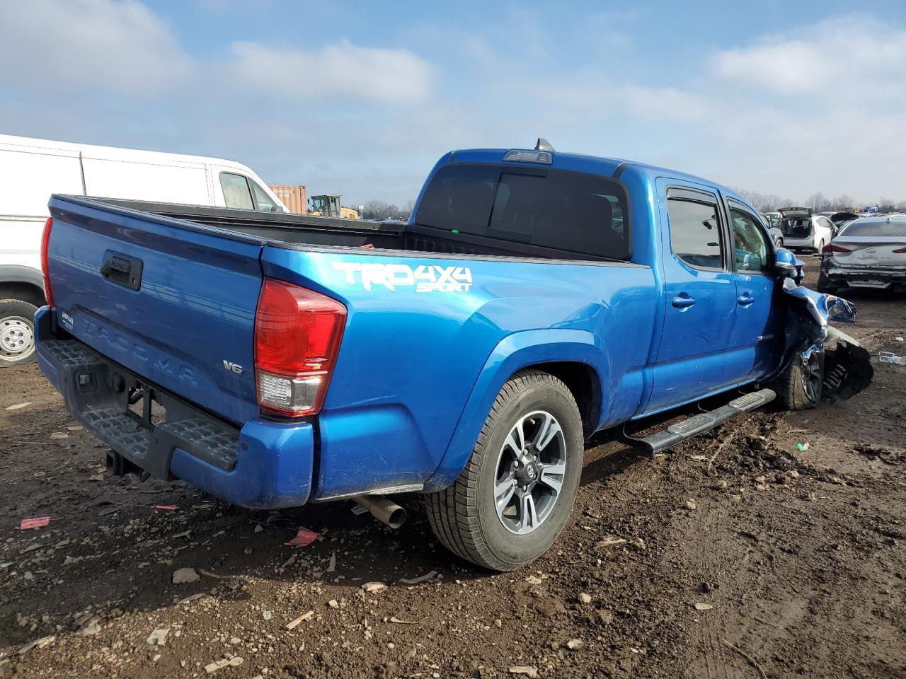 2017 TOYOTA TACOMA DOU - Фото 3