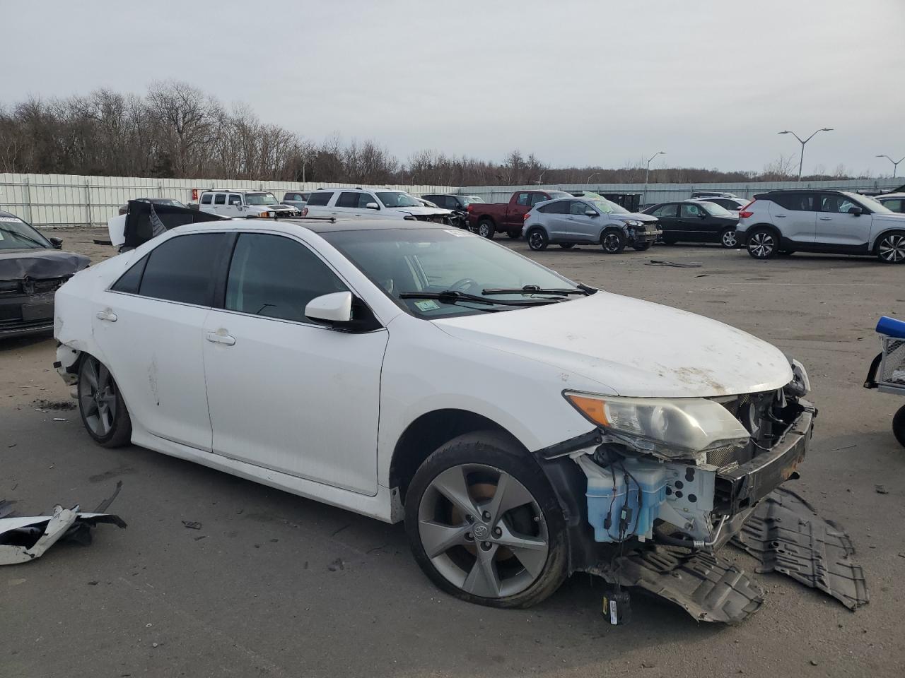2014 TOYOTA CAMRY L - Image 4