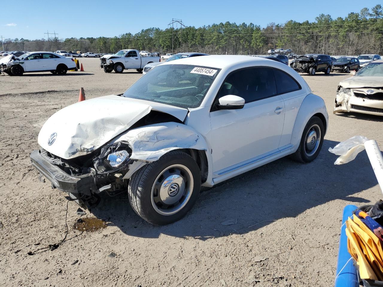 2013 VOLKSWAGEN BEETLE car image