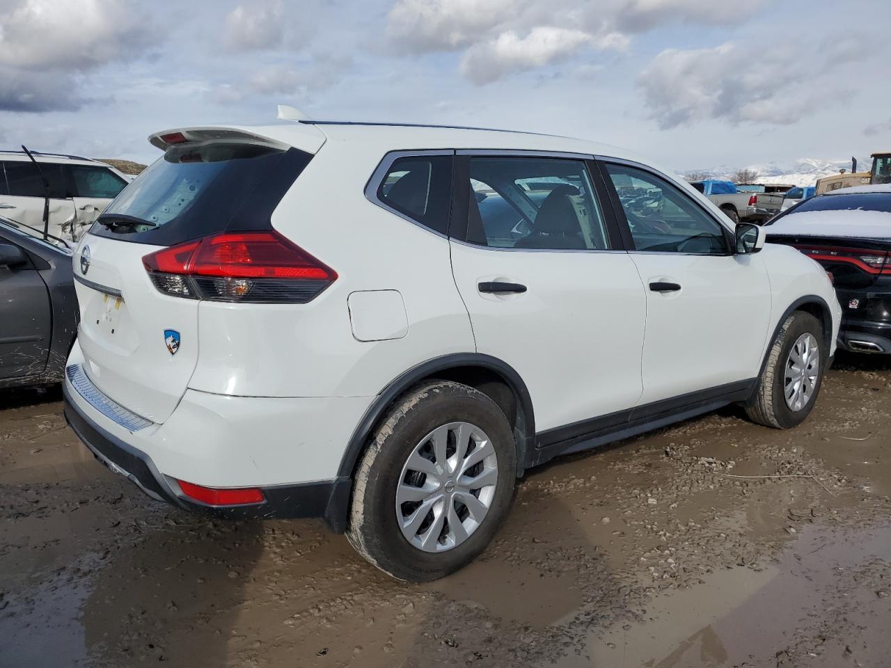 2017 NISSAN ROGUE S - Фото 3