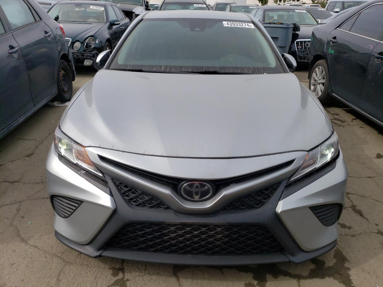 2020 TOYOTA CAMRY SE - Фото 5
