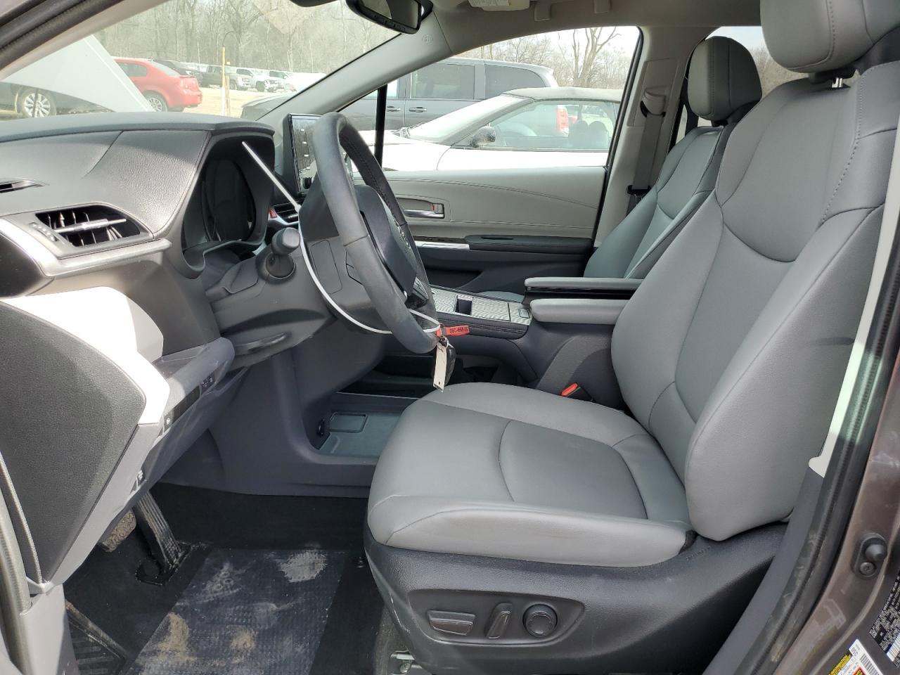 2023 TOYOTA SIENNA XLE - Фото 7