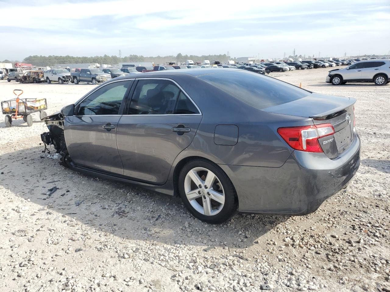 2014 TOYOTA CAMRY L - Image 2