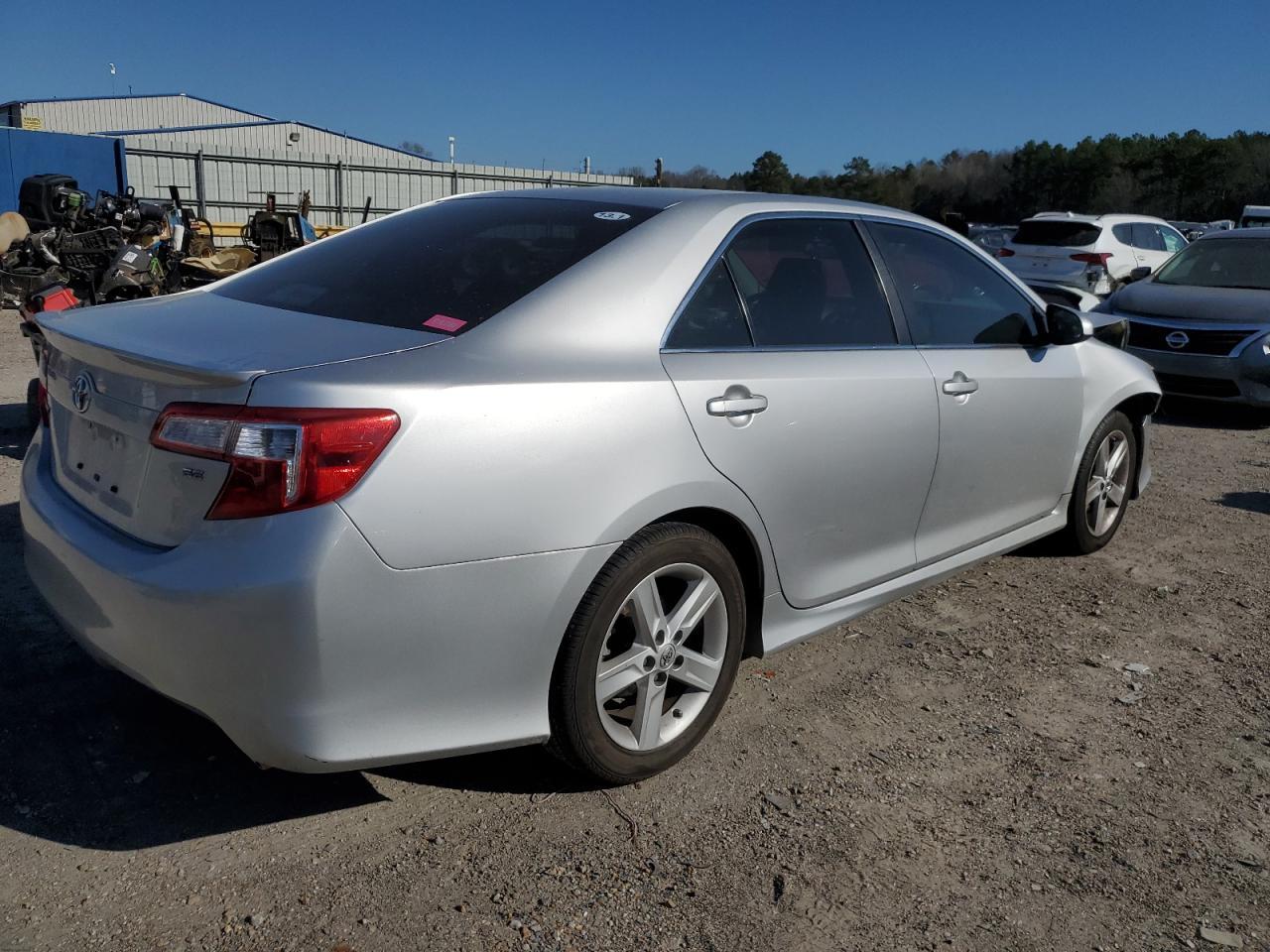 2014 TOYOTA CAMRY L - Фото 3