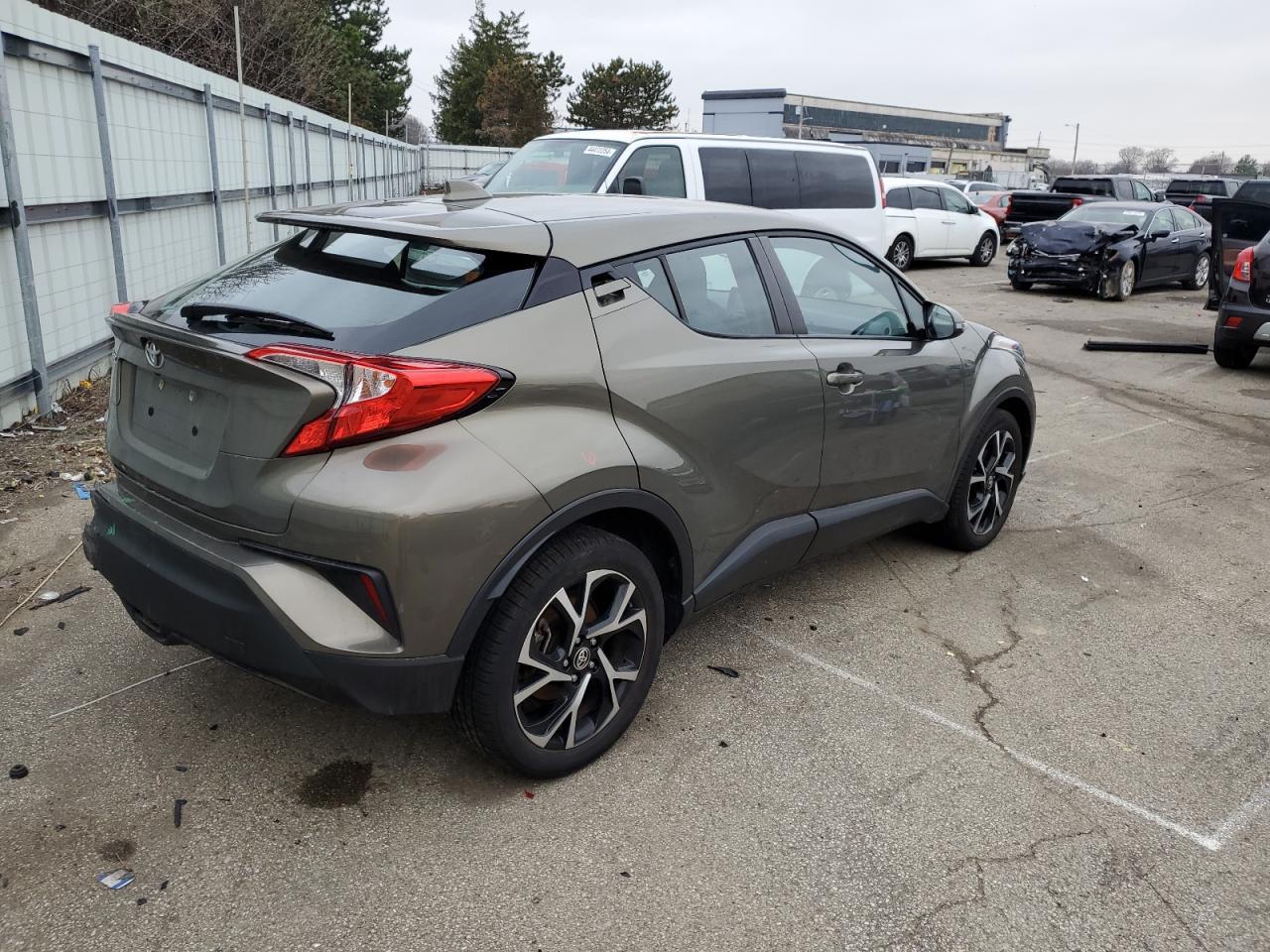 2021 TOYOTA C-HR XLE - Фото 3