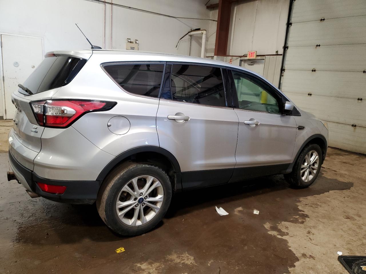2017 FORD ESCAPE SE - Фото 3
