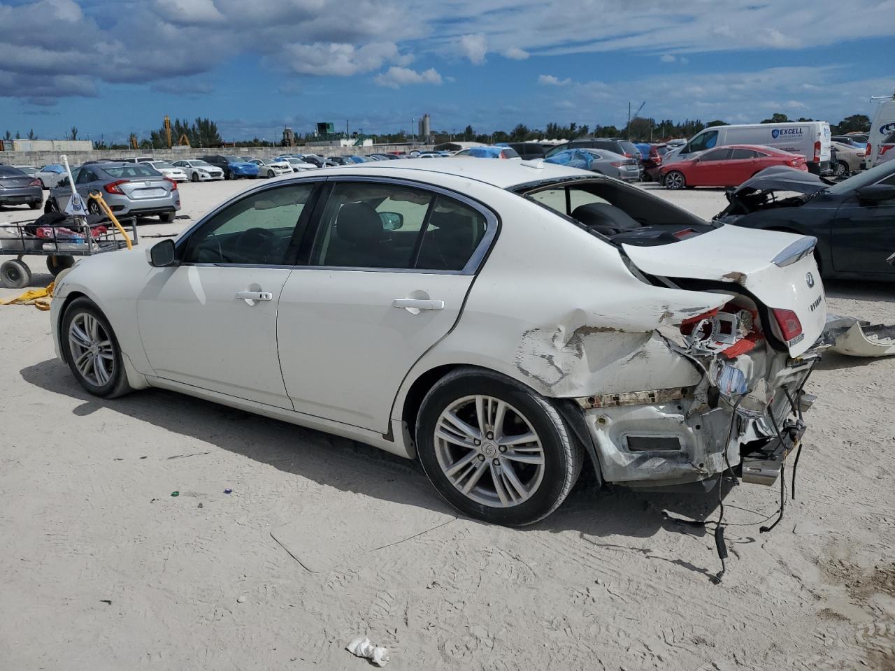 2011 INFINITI G37 BASE - Image 2