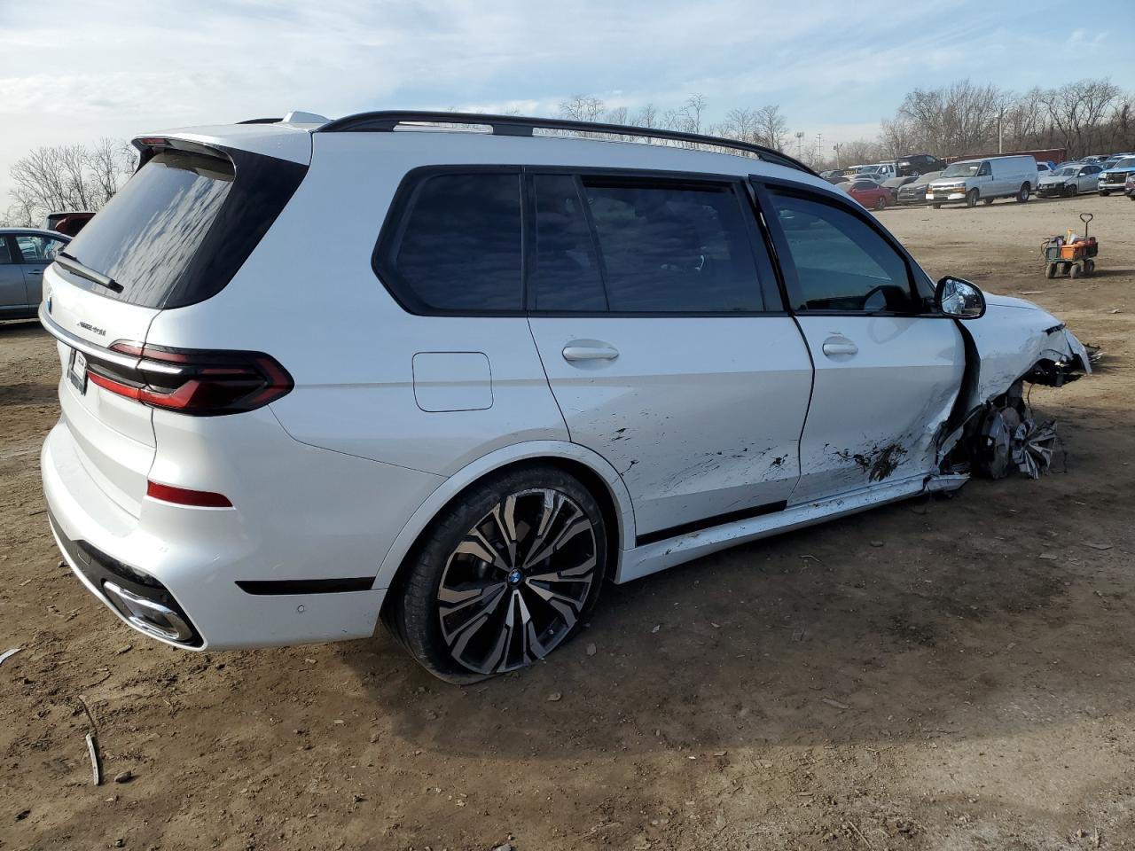 2024 BMW X7 XDRIVE4 - Image 3