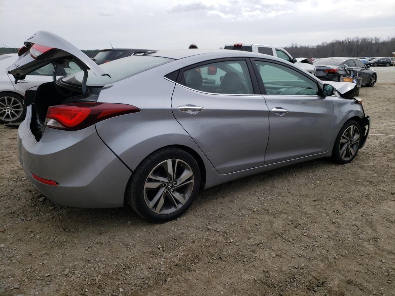 2015 HYUNDAI ELANTRA SE - Image 3