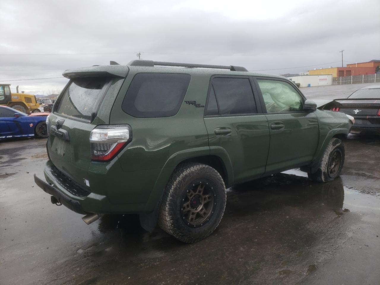2022 TOYOTA 4RUNNER SR - Фото 3