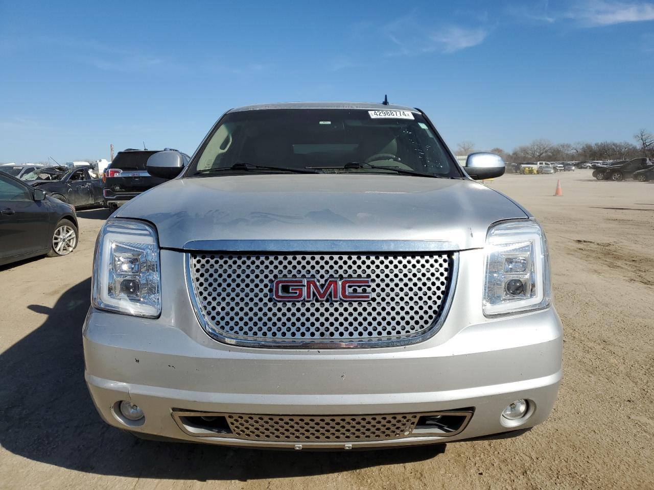 2012 GMC YUKON XL C - Image 5