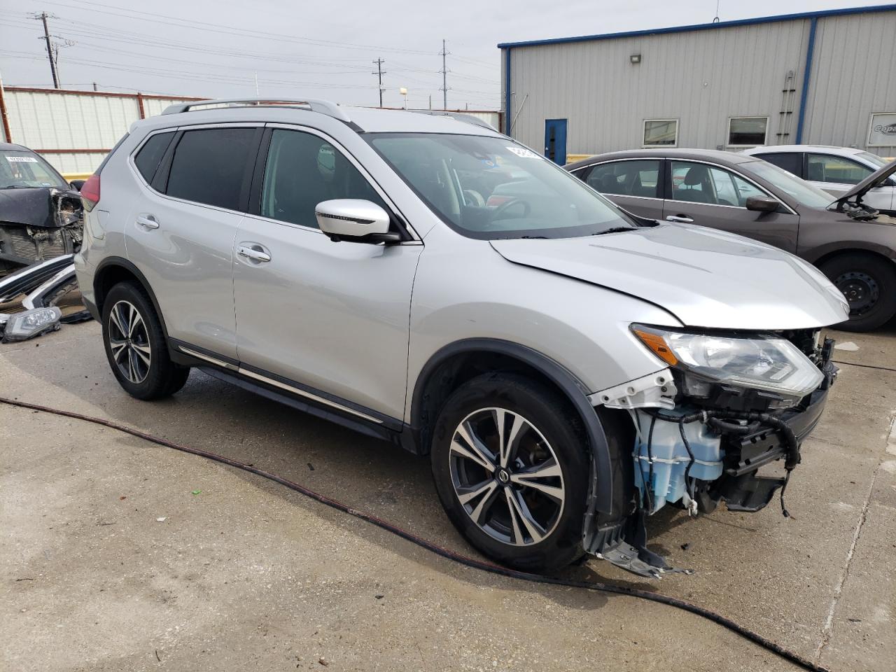 2017 NISSAN ROGUE SV - Фото 4