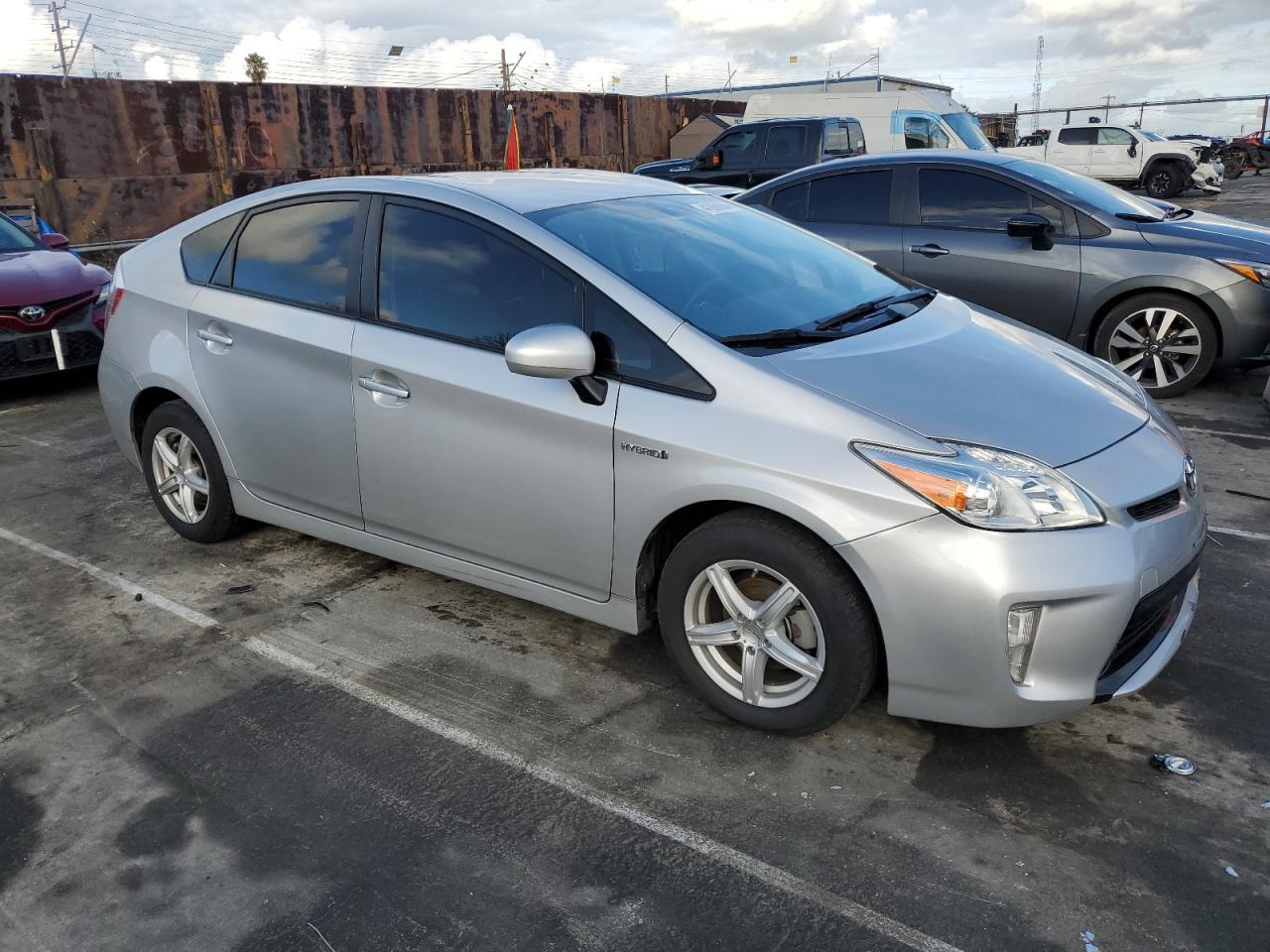 2015 TOYOTA PRIUS - Image 4